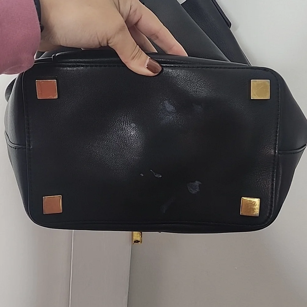 Micheal Kors leather black bucket bag